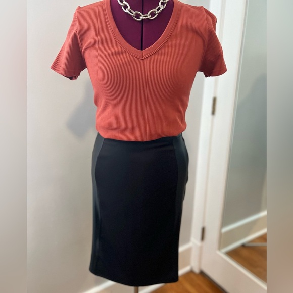 Women’s Skirt by Swoon.  Size large color Black - Picture 4 of 6